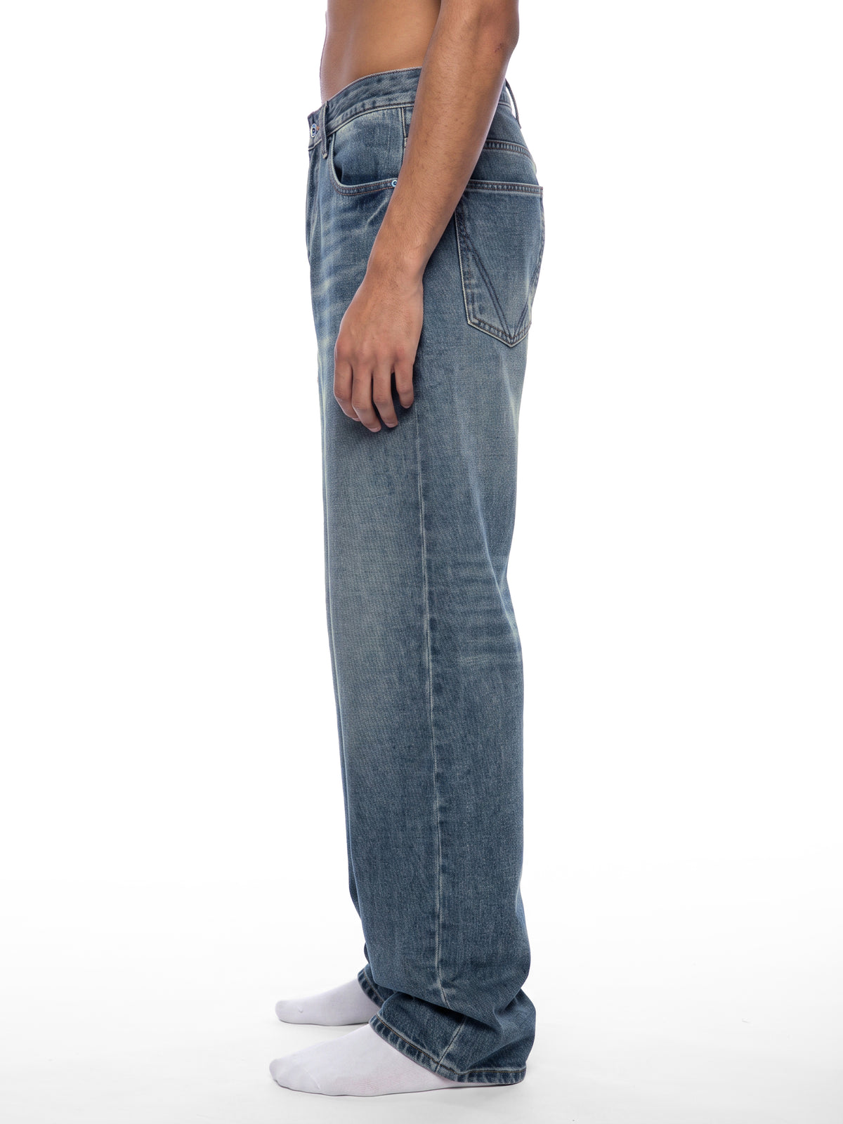 Men’s Vintage Wash Straight Leg Denim Jeans jeans blue model side view