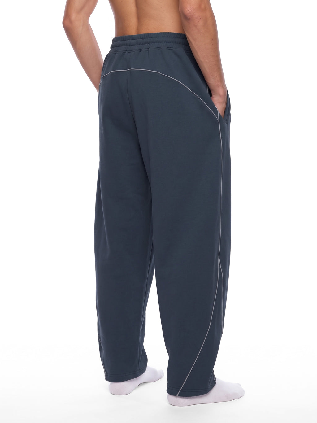 Unisex Piping Fleece Barrel Leg Sweatpants – model view 5
