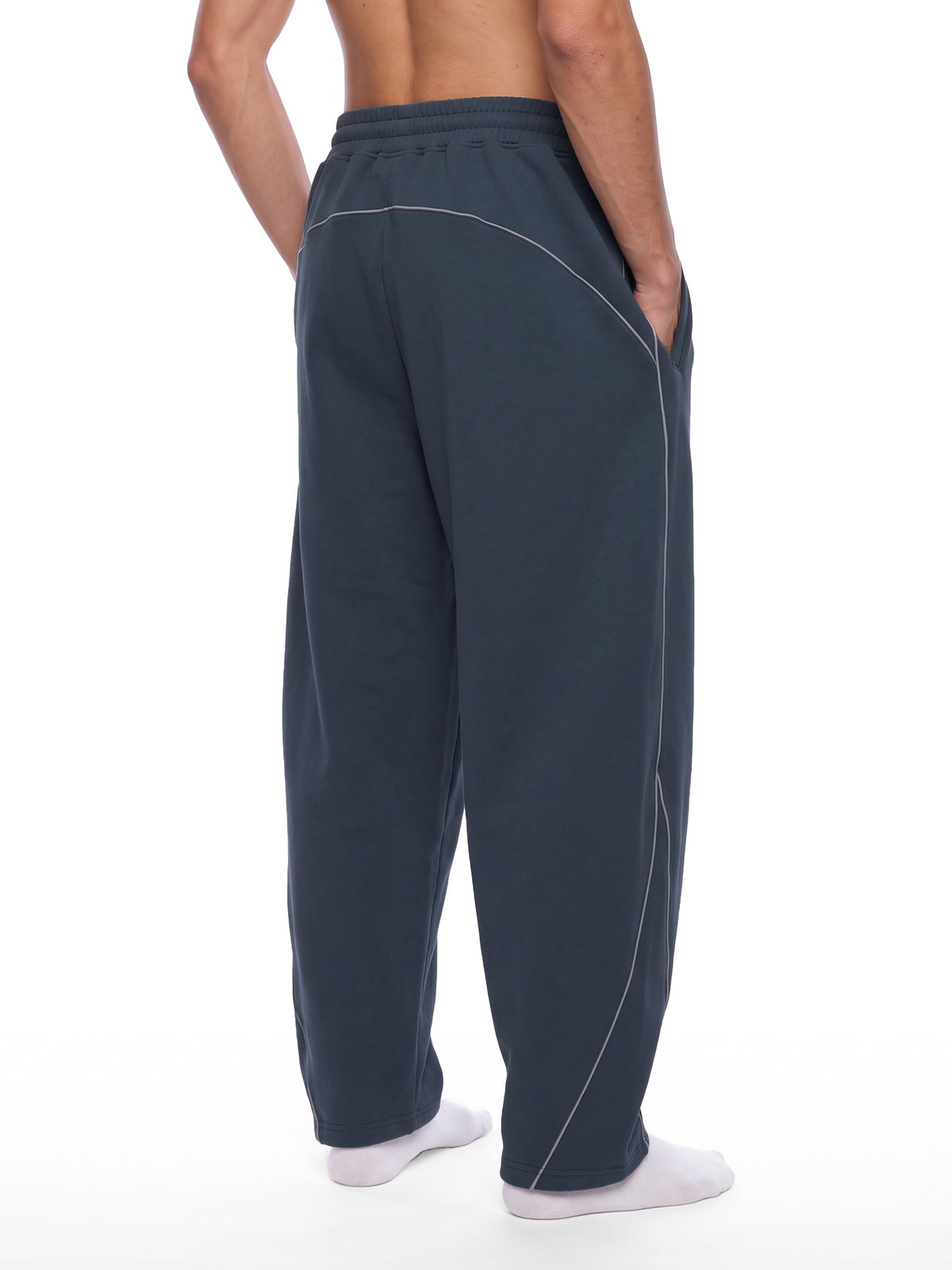 Unisex Piping Fleece Barrel Leg Sweatpants – model view 5